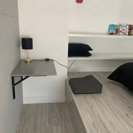 By Radecka Zarembowicza Lotnisko