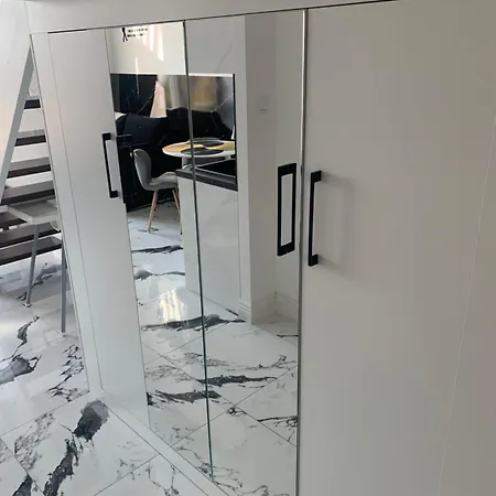 By Radecka Zarembowicza Lotnisko Apartment