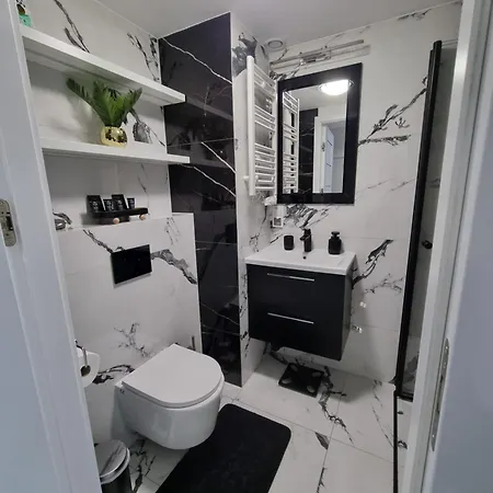 By Radecka Zarembowicza Lotnisko